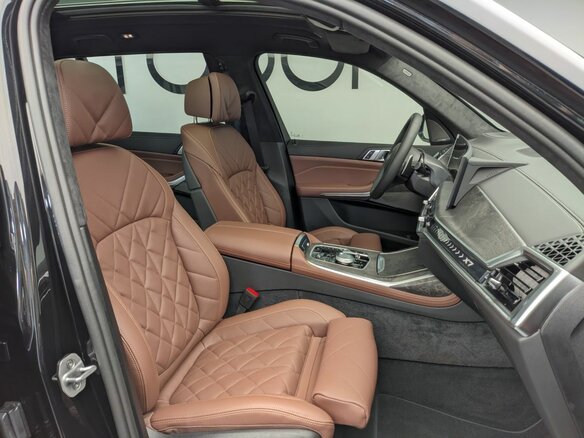 2025 BMW X7 40i I (G07) Рестайлинг, чёрный, 16150000 рублей - вид 19