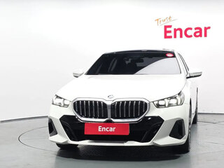 2023 BMW 5 серии 520i VIII (G60/G61/G68), белый, 5700000 рублей, вид 2