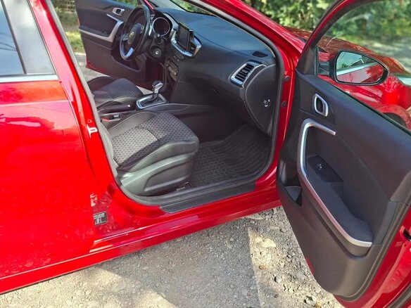 2018 Kia Ceed III, красный, 1750000 рублей - вид 5