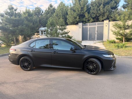 2021 Toyota Camry VIII (XV70) Рестайлинг, синий, 3200000 рублей, вид 4