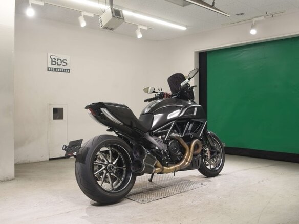 2011 Ducati Diavel Carbon, чёрный, 871000 рублей - вид 4