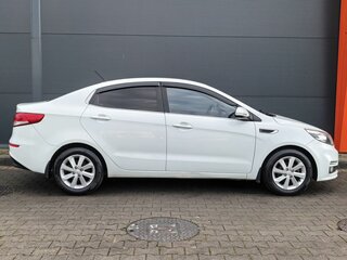 2015 Kia Rio III Рестайлинг, белый, 1139000 рублей, вид 3