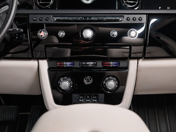 2013 Rolls-Royce Phantom VII Рестайлинг (Series II), чёрный - вид 17