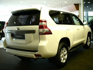 2016 Toyota Land Cruiser Prado 150 Series Рестайлинг 1, белый, 3750000 рублей, вид 2