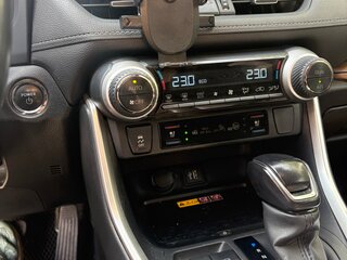 2023 Toyota RAV4 V (XA50), белый, 4390000 рублей, вид 4