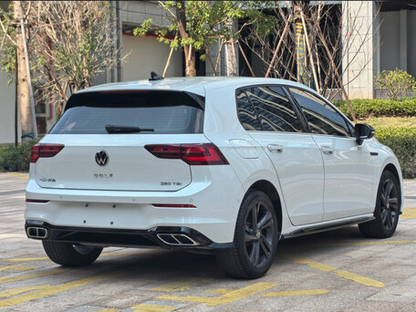 2023 Volkswagen Golf VIII, белый, 1950000 рублей, вид 5