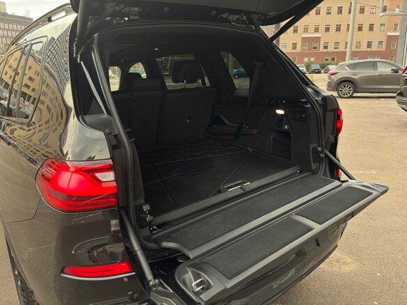 2022 BMW X7 40d I (G07), чёрный, 9900000 рублей - вид 25
