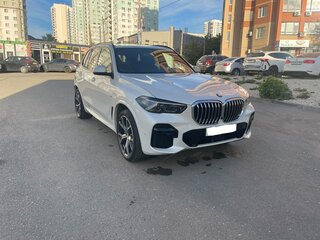 2021 BMW X5 40i IV (G05/G18), белый, 8700000 рублей, вид 3