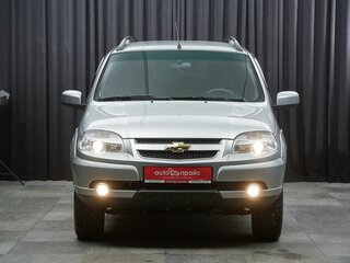2014 Chevrolet Niva I Рестайлинг, серебристый, 597000 рублей, вид 2