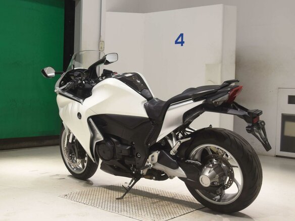 2010 Honda VFR 1200, белый - вид 5