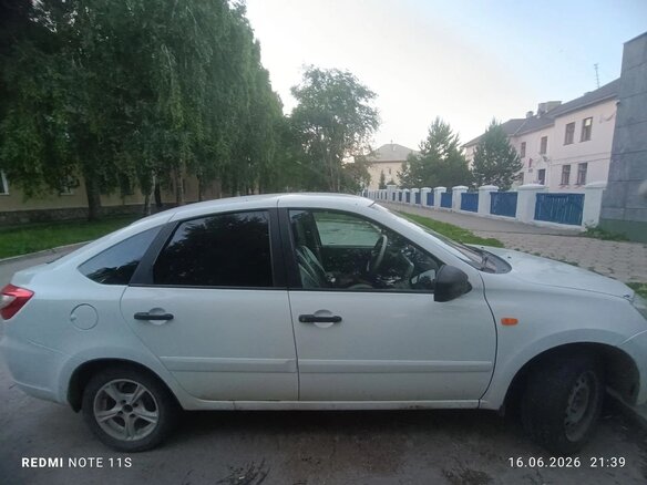 2014 Lada (ВАЗ) Granta I, белый, 400000 рублей - вид 1