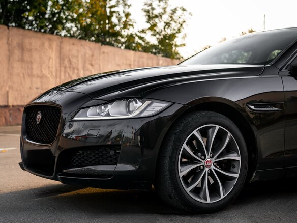 2016 Jaguar XF II, чёрный, 1890000 рублей - вид 3