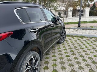2020 Kia Sportage IV Рестайлинг, чёрный, 2500000 рублей, вид 3