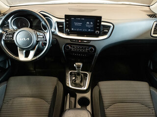 2022 Kia Ceed III Рестайлинг, белый, 2080000 рублей, вид 5