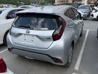 2023 Toyota Aqua II, серебристый, 1150000 рублей, вид 3