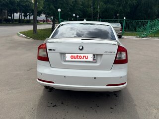 2010 Skoda Octavia II (A5) Рестайлинг, белый, 699900 рублей, вид 3