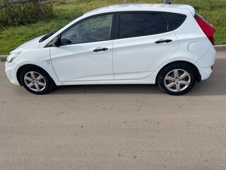 2014 Hyundai Solaris I, белый, 820000 рублей, вид 4