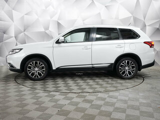 2016 Mitsubishi Outlander III Рестайлинг 2, белый, 1790000 рублей, вид 2