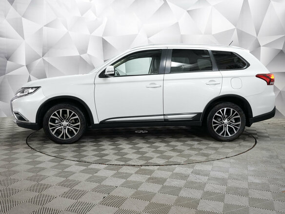 2016 Mitsubishi Outlander III Рестайлинг 2, белый - вид 1