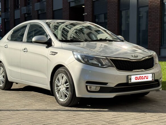 2016 Kia Rio III Рестайлинг, серебристый, 970000 рублей - вид 2