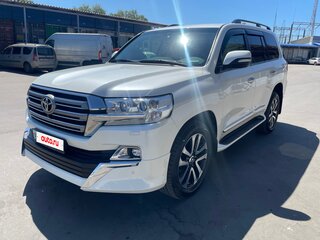 2018 Toyota Land Cruiser 200 Series Рестайлинг 2, белый, 6600000 рублей, вид 3