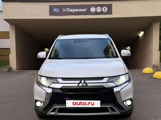 2019 Mitsubishi Outlander III Рестайлинг 3, белый, 1700000 рублей, вид 2