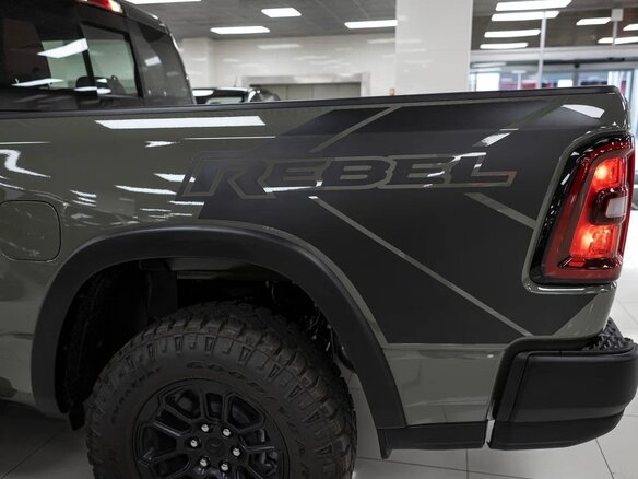 2025 Ram 1500 Crew Cab V Рестайлинг, зелёный, 8490000 рублей - вид 8