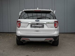 2016 Ford Explorer V Рестайлинг, белый, 1889000 рублей, вид 4