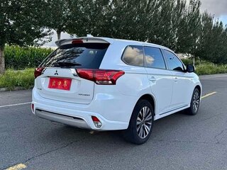 2022 Mitsubishi Outlander III Рестайлинг 3, белый, 2110000 рублей, вид 4
