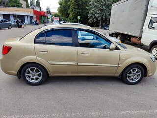 2010 Kia Rio II Рестайлинг, бежевый, 460000 рублей, вид 2