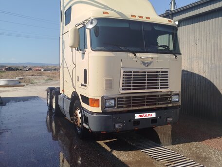 1998 International 9000 Series, жёлтый, 700000 рублей, вид 4
