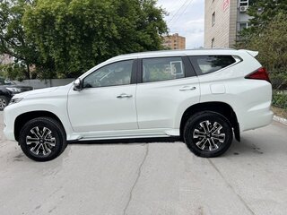 2023 Mitsubishi Montero Sport III Рестайлинг, белый, 5700000 рублей, вид 3