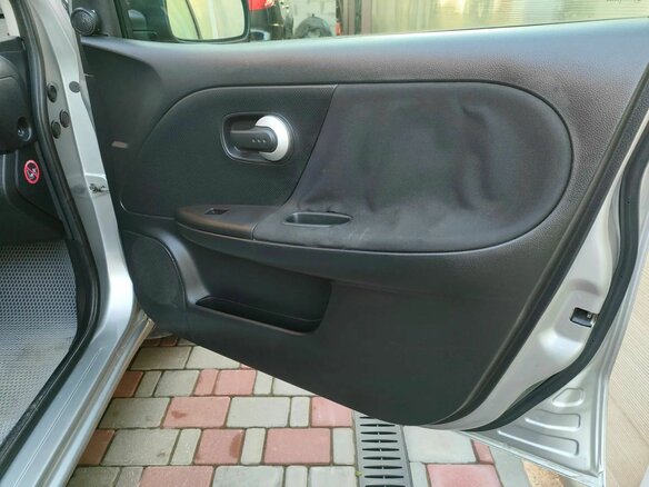 2011 Nissan Note I Рестайлинг, серебристый, 640000 рублей - вид 8