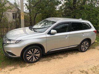2018 Mitsubishi Outlander III Рестайлинг 2, серебристый, 1850000 рублей, вид 2