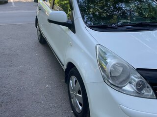 2013 Nissan Note I Рестайлинг, белый, 1050000 рублей, вид 1