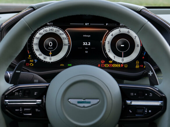 2026 Aston Martin DBX DBX S I, зелёный - вид 23