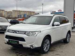 2013 Mitsubishi Outlander III, белый, 1350000 рублей, вид 1