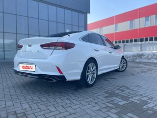 2019 Hyundai Sonata VII (LF) Рестайлинг, белый, 1850000 рублей, вид 3