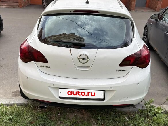 2011 Opel Astra J, белый - вид 3