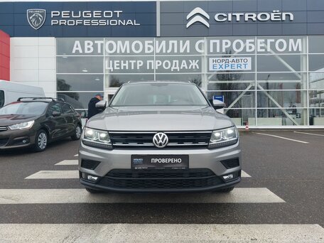 2018 Volkswagen Tiguan II, серебристый, 2520000 рублей, вид 2