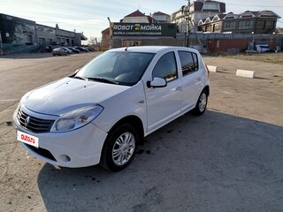 2013 Renault Sandero I, белый, 420000 рублей, вид 1