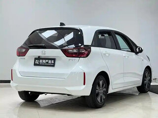 2022 Honda Fit IV Рестайлинг, белый, 1400000 рублей, вид 3