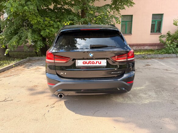 2021 BMW X1 18d xDrive II (F48) Рестайлинг, чёрный, 3700000 рублей - вид 3