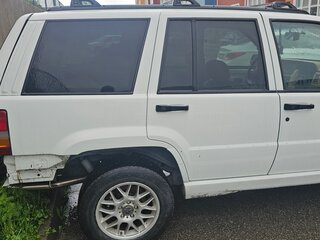 1995 Jeep Grand Cherokee I (ZJ), белый, 1900000 рублей, вид 2