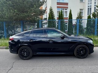 2021 BMW X6 40i III (G06), чёрный, 7300000 рублей, вид 4