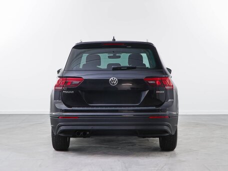 2018 Volkswagen Tiguan II, чёрный, 3100000 рублей, вид 4