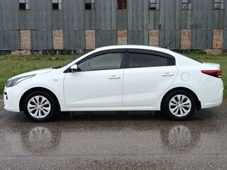 2017 Kia Rio IV, белый, 1050000 рублей, вид 4