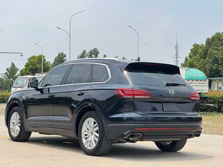 2022 Volkswagen Touareg III, чёрный, 5053839 рублей, вид 5