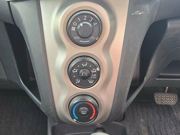2010 Toyota Vitz II (XP90), серый, 419000 рублей - вид 11