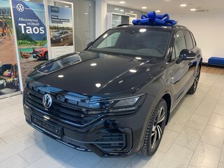 2022 Volkswagen Touareg III, чёрный, 8050000 рублей, вид 1